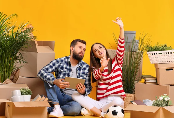 Positive Young Woman Man Tablet Sitting Boxes Belongings Planning Interior — Stock Photo, Image