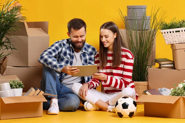 Full Body Cheerful Family Couple Young Wife Husband Sitting Carton — Stock Photo, Image