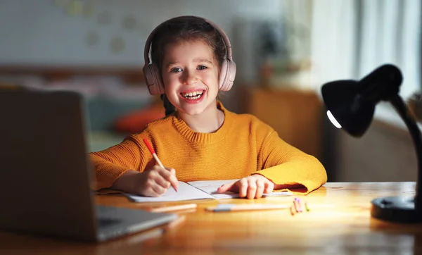 Happy Little Girl Headphones Smiling Looking Camera While Communicating Teacher — Stock Photo, Image