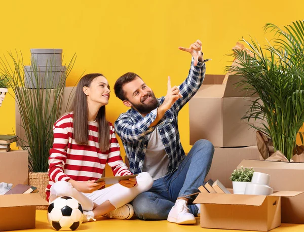 Positive Young Woman Man Tablet Sitting Boxes Belongings Planning Interior — Stock Photo, Image