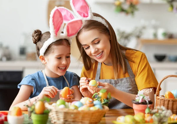 Frohe Ostern Familie Mutter Und Tochter Mit Ohrenhasen Machen Sich — Stockfoto