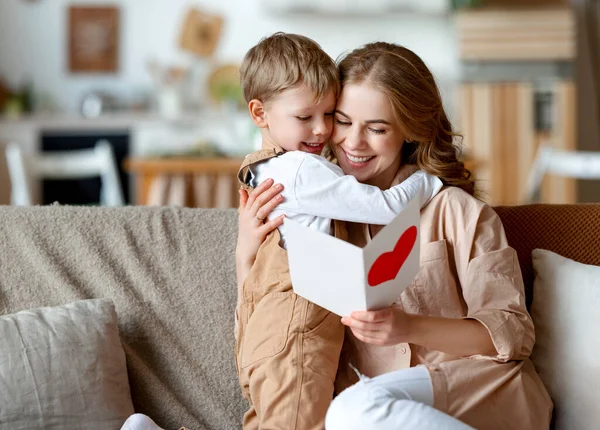 Cheerful Mother Hugging Son Reading Handmade Greeting Card Heart While — Stock Photo, Image