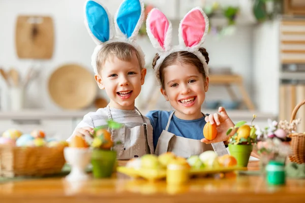 Buona Pasqua Divertente Divertente Divertente Bambini Ragazzo Ragazza Con Orecchie — Foto Stock