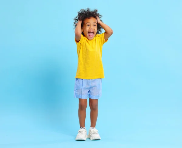 Pełna Długość Overjoyed African American Little Cute Boy Casual Ubrania — Zdjęcie stockowe