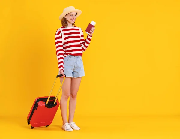 Turista Joven Excitada Cuerpo Entero Con Atuendo Casual Sombrero Con — Foto de Stock