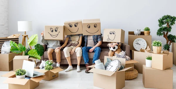 Unrecognizable Happy Family Couple Kids Wearing Carton Boxes Heads Sitting — Stock Photo, Image