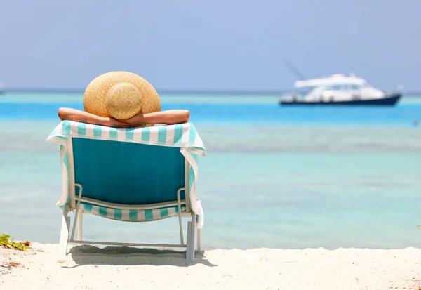 Back View Female Sunbathing Hat Sun Lounger Summer Vacation Beach — Photo