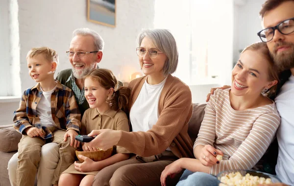 Gelukkig Groot Gezin Geniet Van Het Weekend Samen Thuis Grootouders — Stockfoto