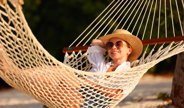 Enjoying Summer Vacation Young Happy Woman Wearing Straw Hat Sunglasses — Stock Photo, Image