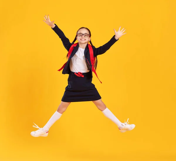 Corpo Inteiro Estudante Pré Adolescente Feliz Uniforme Preto Óculos Com — Fotografia de Stock