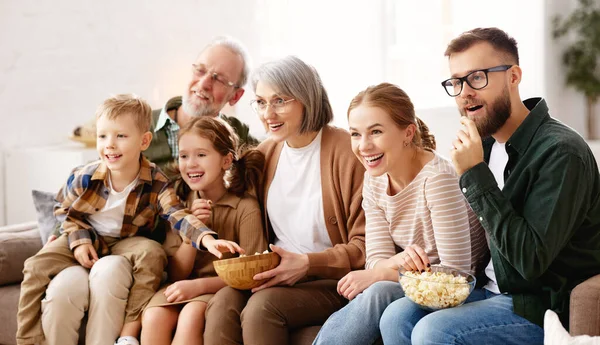 Gelukkig Groot Gezin Geniet Van Het Weekend Samen Thuis Grootouders — Stockfoto