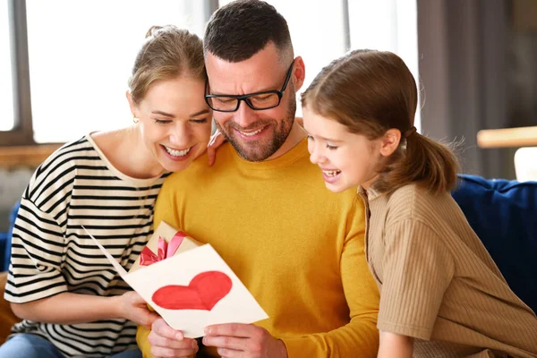 Pour Meilleur Mari Papa Bonne Mère Famille Petite Fille Félicitant — Photo