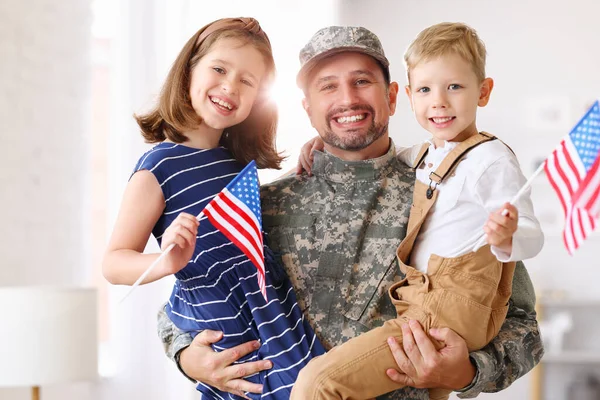 Portrait Happy American Family Father Military Uniform Cute Little Kids — 图库照片