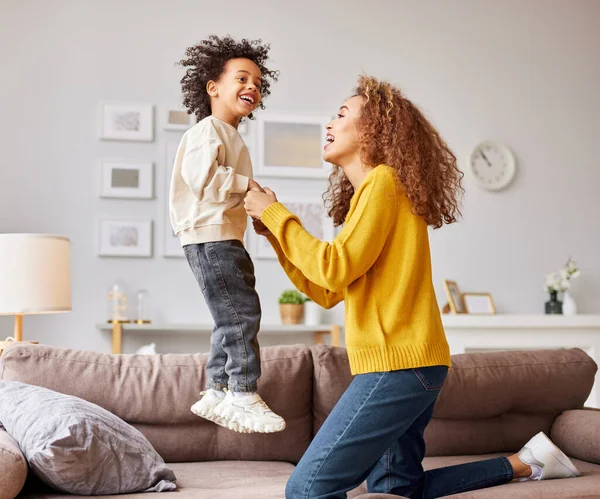 Fim Semana Louco Com Mãe Mãe Família Afro Americana Alegre — Fotografia de Stock