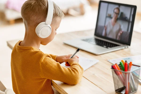 Focused Child Boy Headphones Looks Carefully Teacher While Making Video — Stock Photo, Image