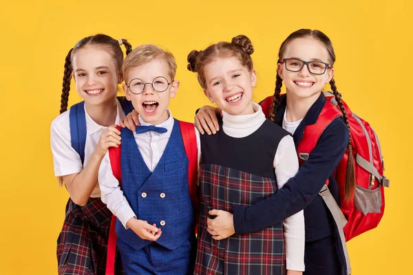 Group Primary Kids Schoolgirls Schoolboy Uniform Backpacks Gathering Together Laughing — Stock Photo, Image