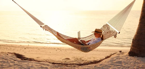Young Woman Successful Female Freelancer Using Laptop While Lying Hammock — Stock Photo, Image