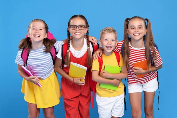 Volta Escola Happy Crianças Colegas Classe Meninas Meninos Com Mochilas — Fotografia de Stock