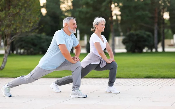 Energiát Reggelre Teljes Hossza Aktív Boldog Idős Család Pár Sportruházat — Stock Fotó