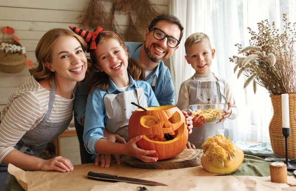 Ritratto Felice Madre Famiglia Padre Figli Sorridenti Alla Macchina Fotografica — Foto Stock