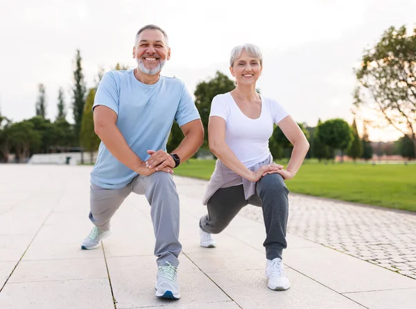 Energiát Reggelre Teljes Hossza Aktív Boldog Idős Család Pár Sportruházat — Stock Fotó