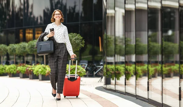 Ready Business Trip Full Length Young Happy Stylish Business Woman — Stock Photo, Image
