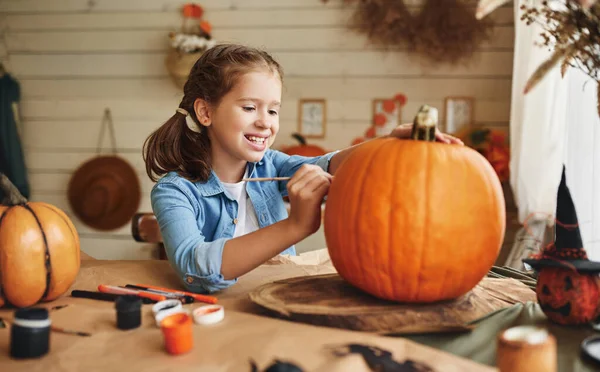Carino Felice Bambina Che Prepara Halloween Pittura Disegno Faccia Spaventosa — Foto Stock