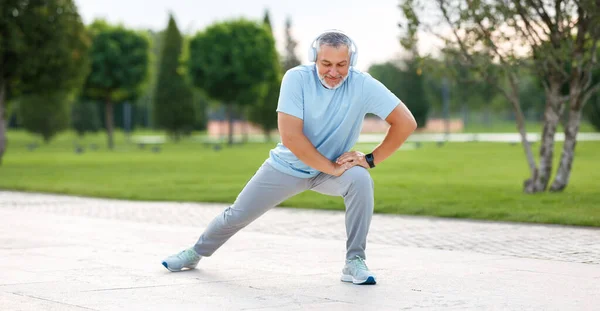 Gelukkig Positief Volwassen Sporter Tijdens Outdoor Workout Senior Man Het — Stockfoto