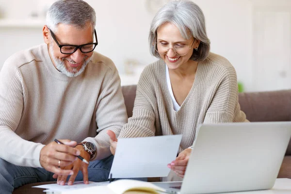 Smiling Senior Couple Calculate Expenses Planning Budget Together Reading Notification — Stock Photo, Image