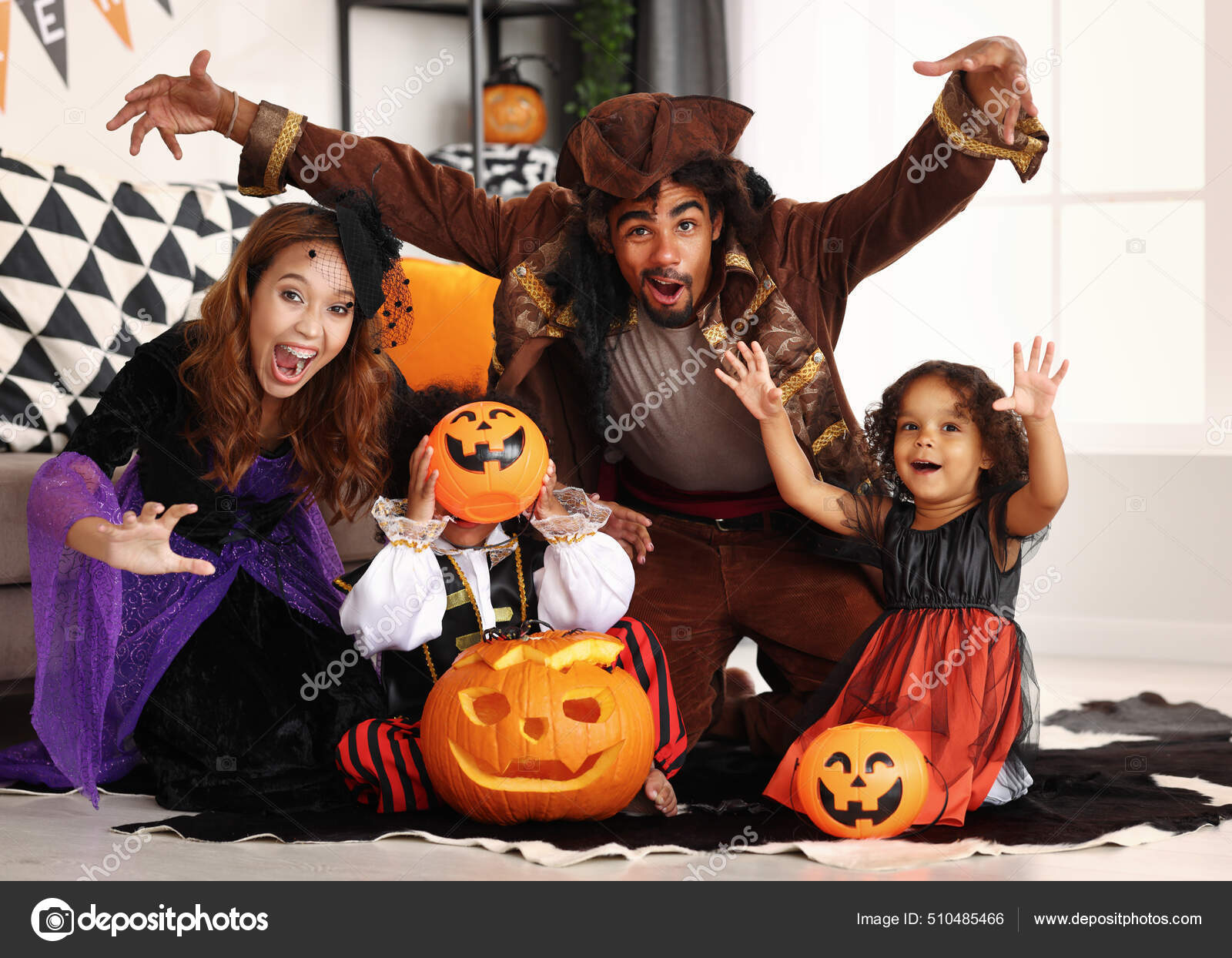 Fantasias de Halloween divertidas para a família  Family themed halloween  costumes, Family halloween costumes, Scary halloween costumes