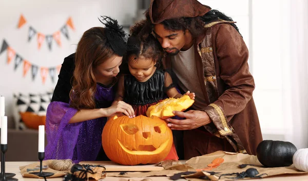 Jovem Família Afro Americana Trajes Halloween Pai Mãe Filha Menina Fotografia De Stock