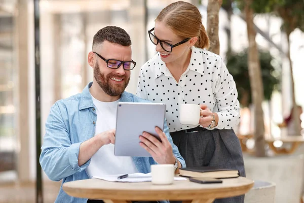 Two Positive Coworkers Man Woman Glasses Chatting Coffee Break Cafe — Stock Photo, Image