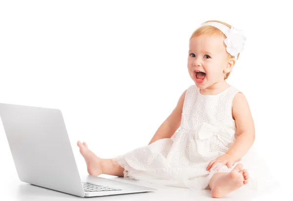 Meisje van de baby op laptopcomputer — Stockfoto