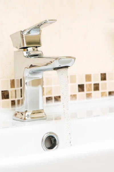 Tap and water dripping — Stock Photo, Image