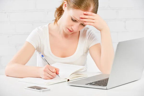 Tired business woman working at a computer — Stock Photo, Image