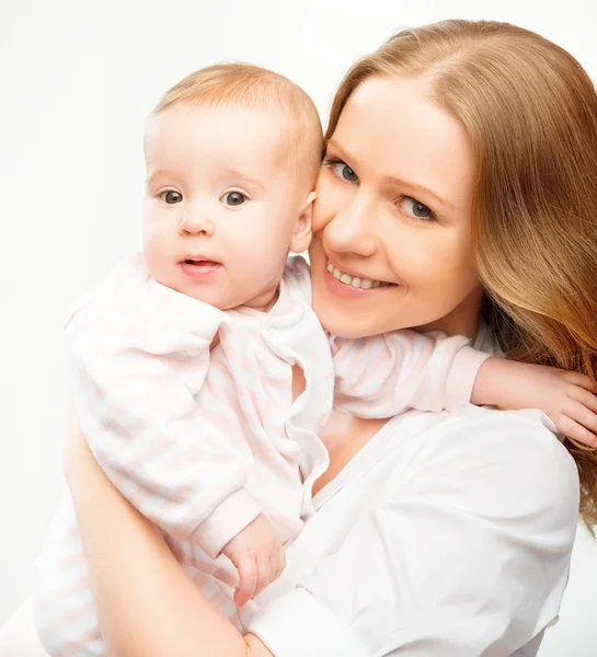 Gelukkig familie moeder en baby dochter knuffelen — Stockfoto