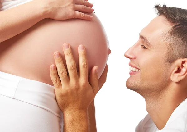 Ventre de femme enceinte et heureux homme futur père — Photo