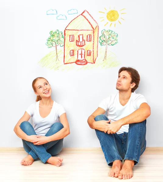 Concepto: vivienda e hipoteca para familias jóvenes. pareja dreami — Foto de Stock