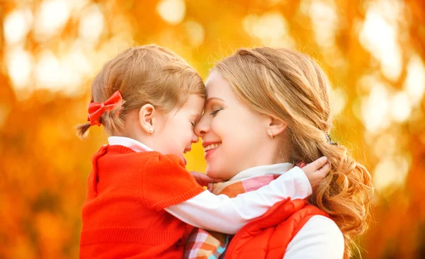 Happy family. mother and child little daughter play kissing on a — Stock Photo, Image