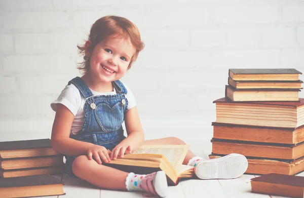 Child little girl with books — Stock Photo, Image