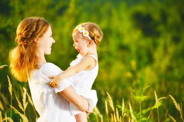 Happy family, mother and little daughter child in summer meadow — Stock Photo, Image