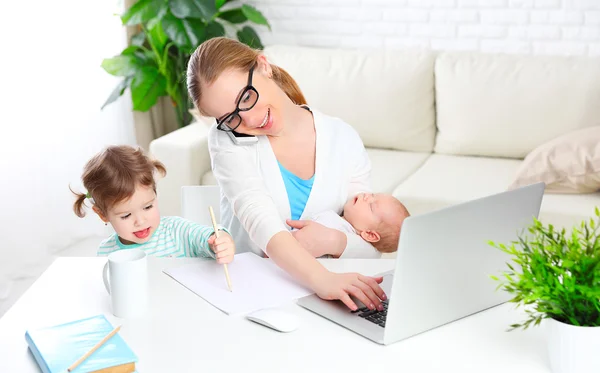 Business  mother works at home via the Internet with their child — Stock Photo, Image