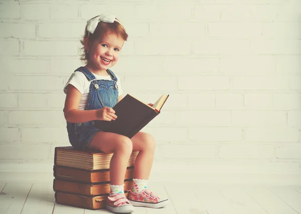 Child little girl with books — Stock Photo, Image