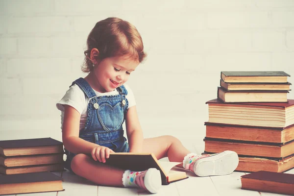 Child little girl with books — Stock Photo, Image