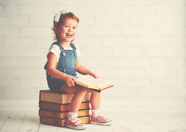 Child little girl with books — Stock Photo, Image