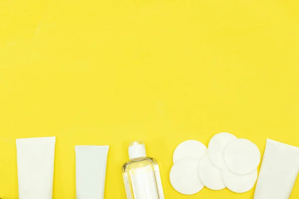 Smink Eltávolítása Bőrápolás Tonic Arcbőr Vagy Smink Eltávolító Műanyag Palackban — Stock Fotó