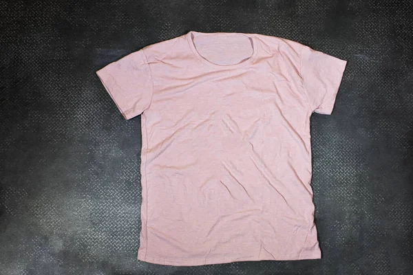 Shirt Rosa Mock Parede Grunge Pronto Para Substituir Seu Projeto — Fotografia de Stock