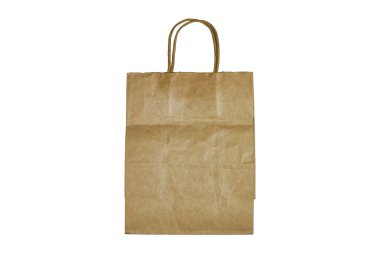 Basit bir Kraft kahverengi alışveriş torbası, sapı bükülmüş, beyaz bir arka planda duruyor. Bakkaliye, hediye ya da çevre dostu ambalaj için çok yönlü