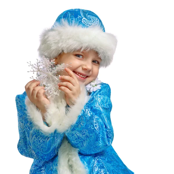 Petite fille habillée dans le costume de vierge des neiges — Photo