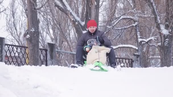 Father and child in snow — Stock Video